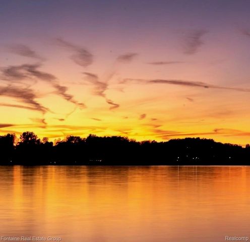 240 Rosebud Court, Walled Lake, MI 48390