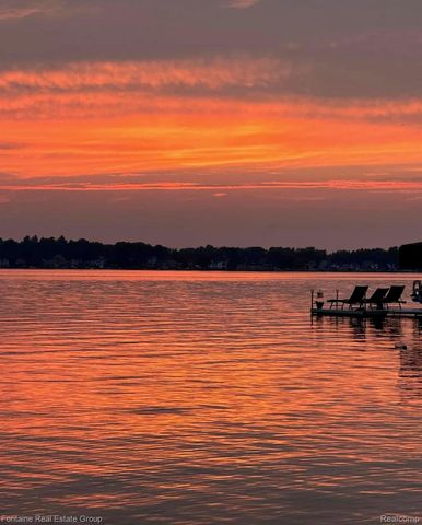 240 Rosebud Court, Walled Lake, MI 48390