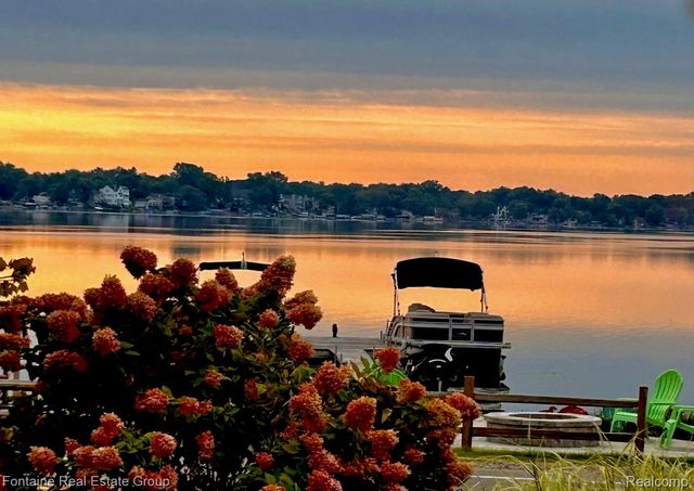 240 Rosebud Court, Walled Lake, MI 48390