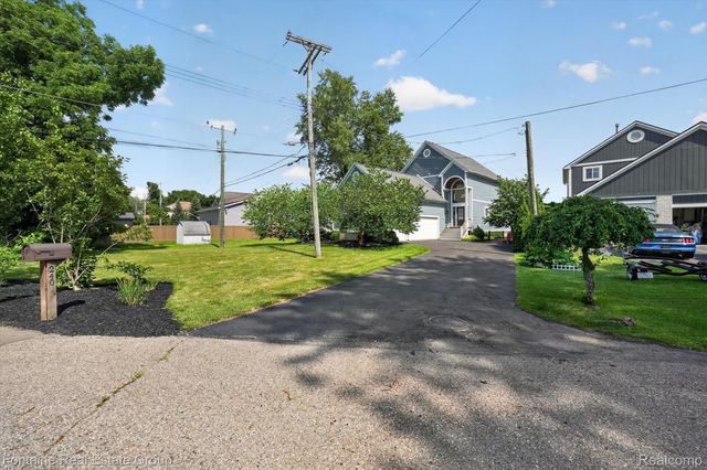 240 Rosebud Court, Walled Lake, MI 48390