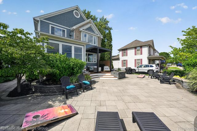 240 Rosebud Court, Walled Lake, MI 48390