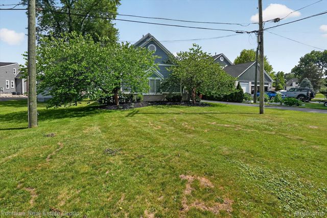 240 Rosebud Court, Walled Lake, MI 48390
