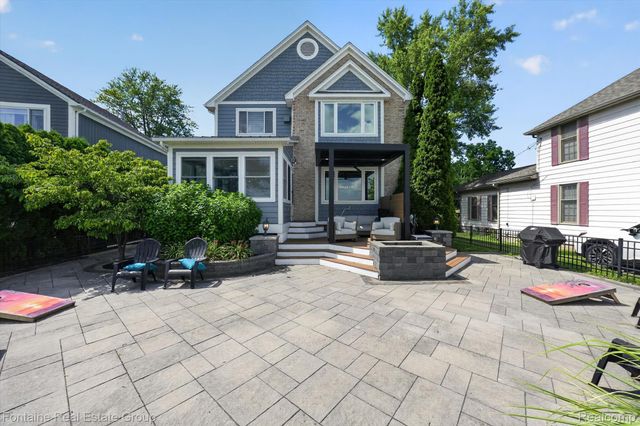 240 Rosebud Court, Walled Lake, MI 48390