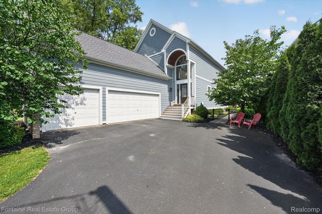 240 Rosebud Court, Walled Lake, MI 48390