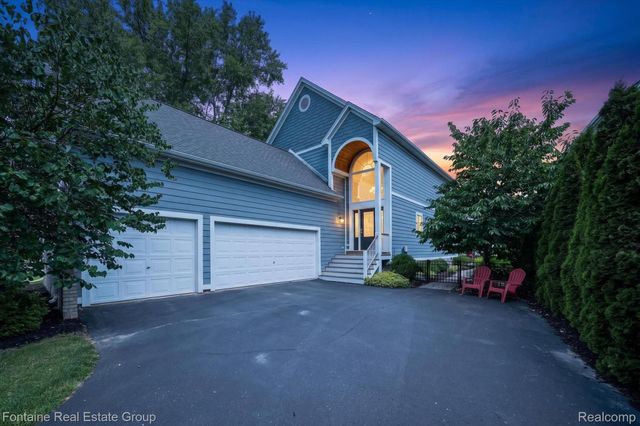 240 Rosebud Court, Walled Lake, MI 48390
