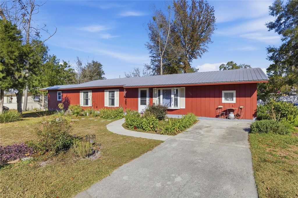 Image 2 of property listing at 26510 SW 4TH AVENUE, Newberry, FL 32669