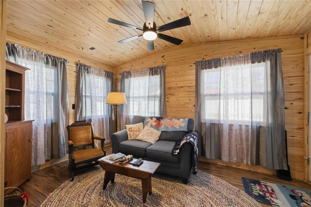 Image 17 of property listing at 26510 SW 4TH AVENUE, Newberry, FL 32669