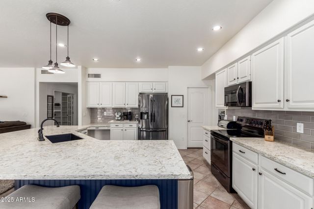 2859 E MILLBRAE Lane, Gilbert, AZ 85234