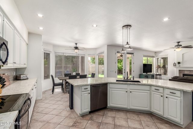 2859 E MILLBRAE Lane, Gilbert, AZ 85234