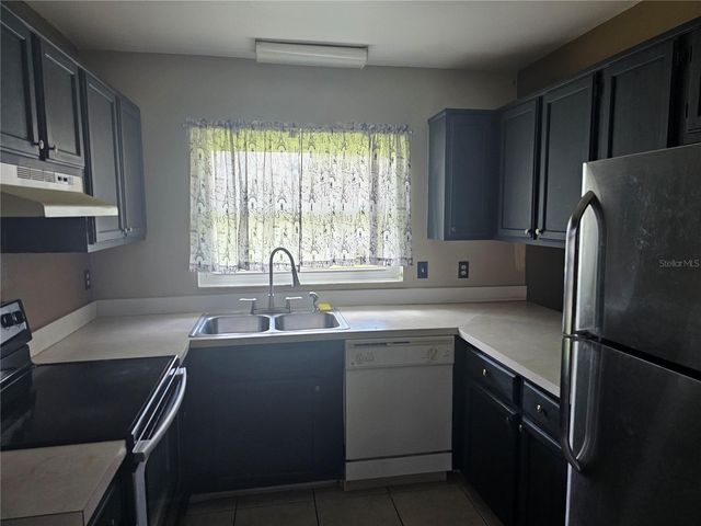 569 HUNTER CIRCLE, Kissimmee, FL 34758