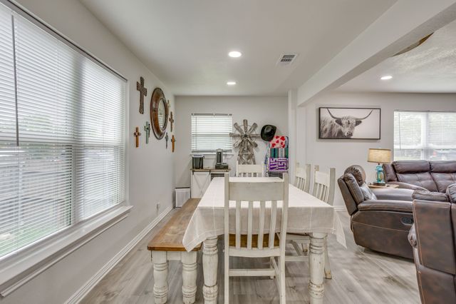 109 W Purdom Avenue, Alvarado, TX 76009