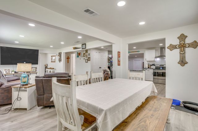 109 W Purdom Avenue, Alvarado, TX 76009