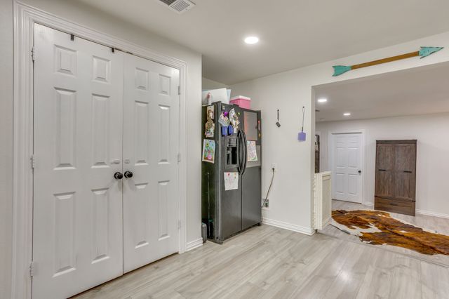 109 W Purdom Avenue, Alvarado, TX 76009