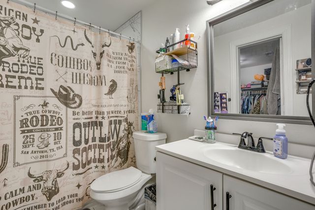 109 W Purdom Avenue, Alvarado, TX 76009