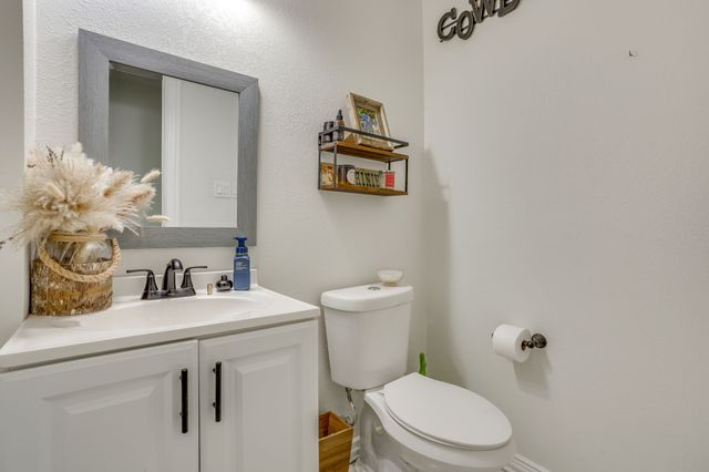 109 W Purdom Avenue, Alvarado, TX 76009