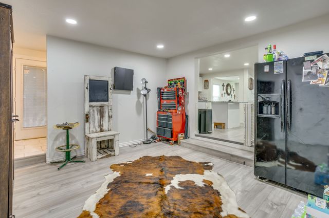 109 W Purdom Avenue, Alvarado, TX 76009