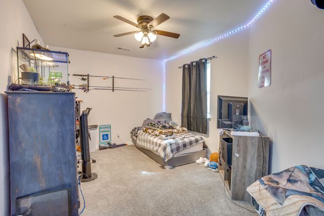 109 W Purdom Avenue, Alvarado, TX 76009