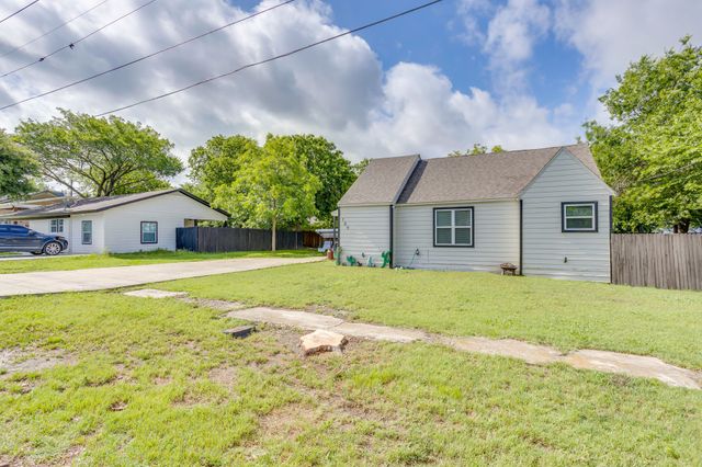 109 W Purdom Avenue, Alvarado, TX 76009