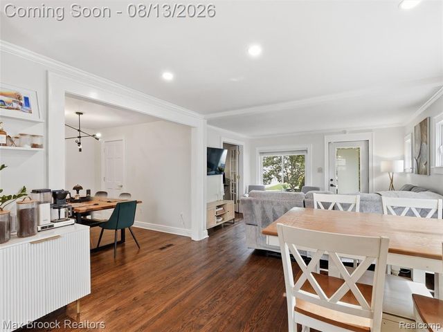 1216 W Windemere Avenue, Royal Oak, MI 48073