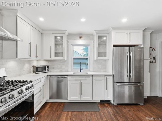 1216 W Windemere Avenue, Royal Oak, MI 48073