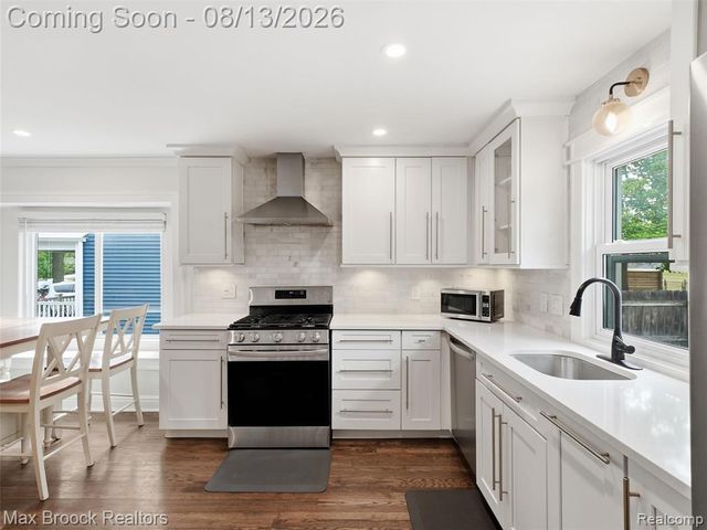 1216 W Windemere Avenue, Royal Oak, MI 48073