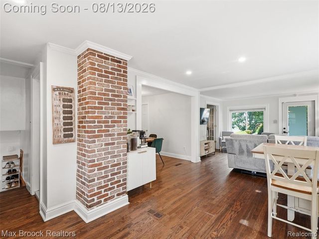 1216 W Windemere Avenue, Royal Oak, MI 48073