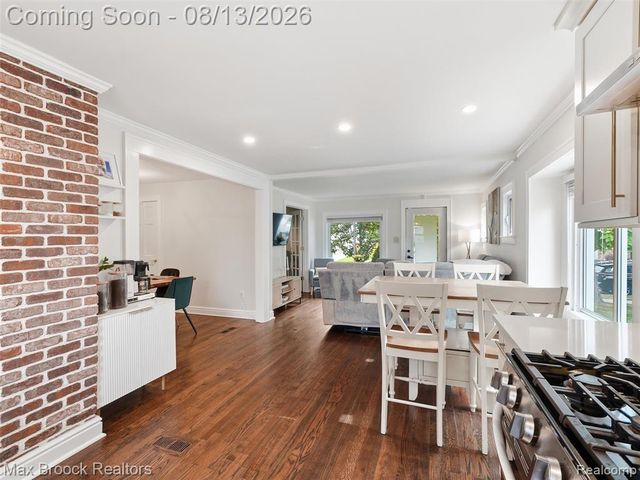 1216 W Windemere Avenue, Royal Oak, MI 48073