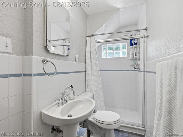 1216 W Windemere Avenue, Royal Oak, MI 48073