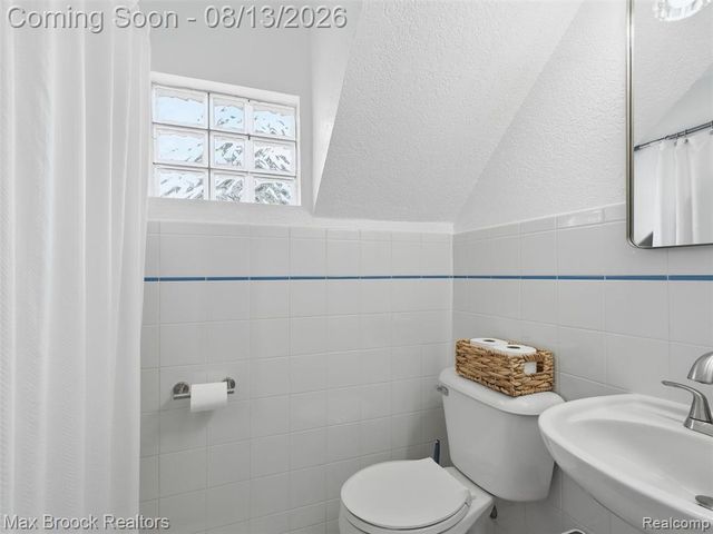 1216 W Windemere Avenue, Royal Oak, MI 48073