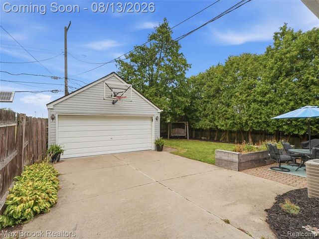 1216 W Windemere Avenue, Royal Oak, MI 48073