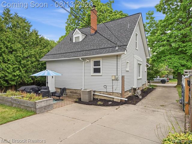1216 W Windemere Avenue, Royal Oak, MI 48073