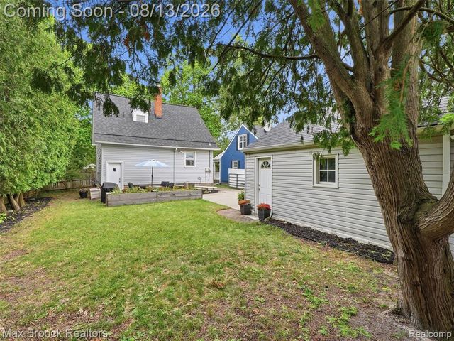 1216 W Windemere Avenue, Royal Oak, MI 48073