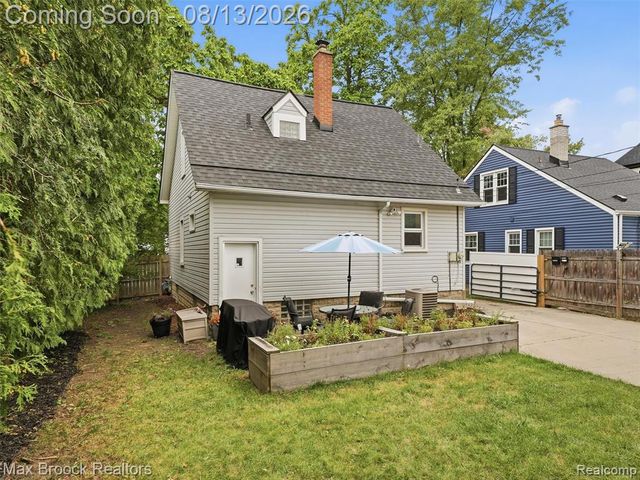 1216 W Windemere Avenue, Royal Oak, MI 48073