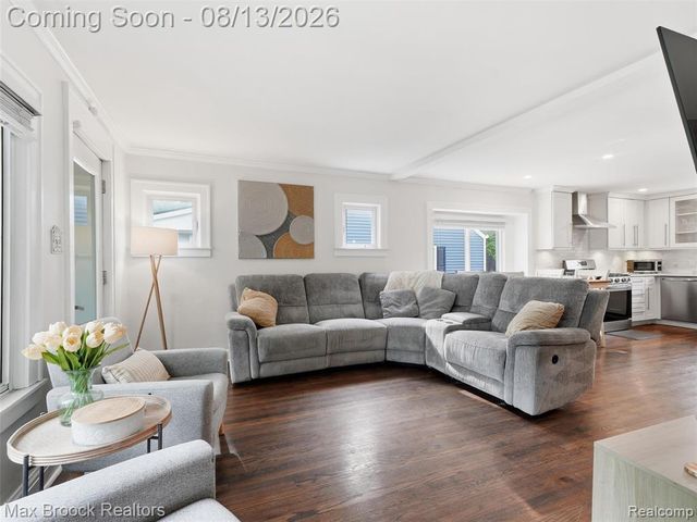 1216 W Windemere Avenue, Royal Oak, MI 48073