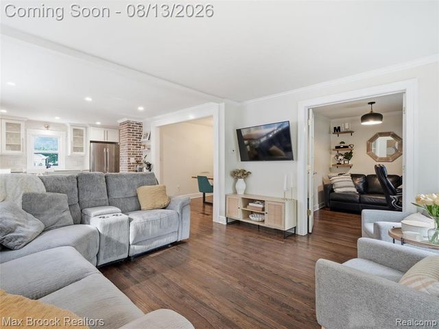 1216 W Windemere Avenue, Royal Oak, MI 48073