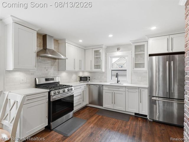 1216 W Windemere Avenue, Royal Oak, MI 48073