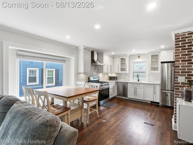 1216 W Windemere Avenue, Royal Oak, MI 48073