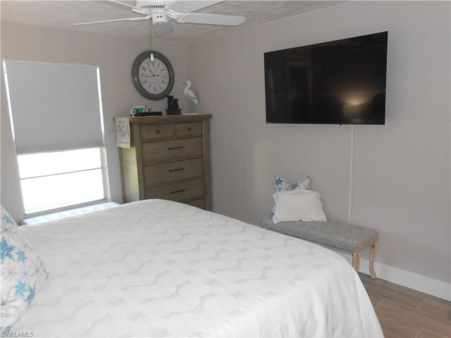 6 Aztec Lily LN, Lehigh Acres, FL 33936