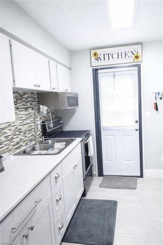 6 Aztec Lily LN, Lehigh Acres, FL 33936