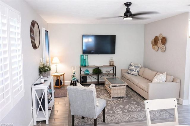 6 Aztec Lily LN, Lehigh Acres, FL 33936