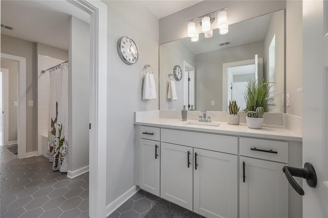 4402 W GRAY STREET 1, Tampa, FL 33609
