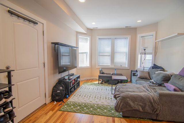 1430 N Maplewood Avenue 402, Chicago, IL 60622