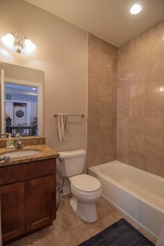 1430 N Maplewood Avenue 402, Chicago, IL 60622