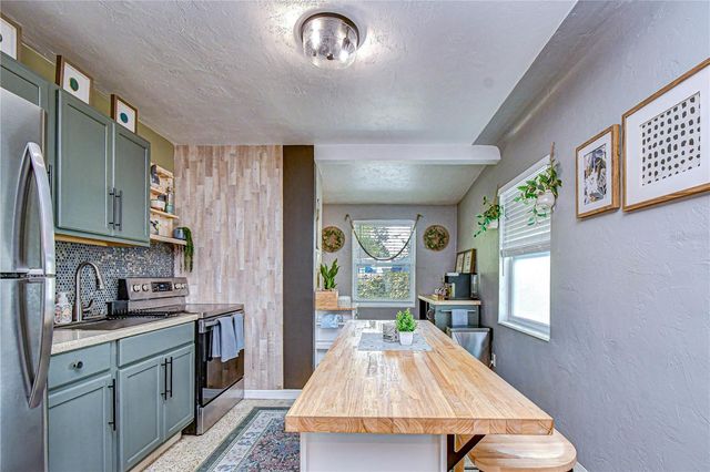 1611 28TH STREET S, St Petersburg, FL 33712