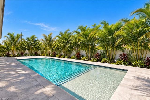 3321 SW 3rd LN, Cape Coral, FL 33991