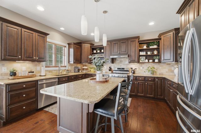 2612 W Lake Pointe Terrace, Peoria, IL 61614