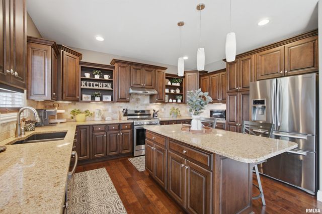 2612 W Lake Pointe Terrace, Peoria, IL 61614
