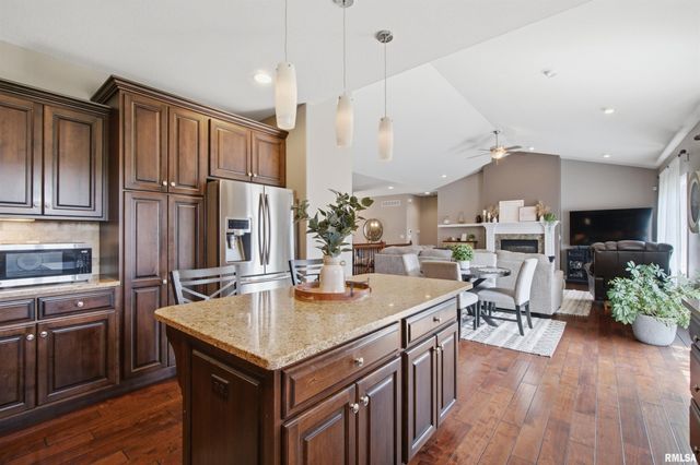 2612 W Lake Pointe Terrace, Peoria, IL 61614