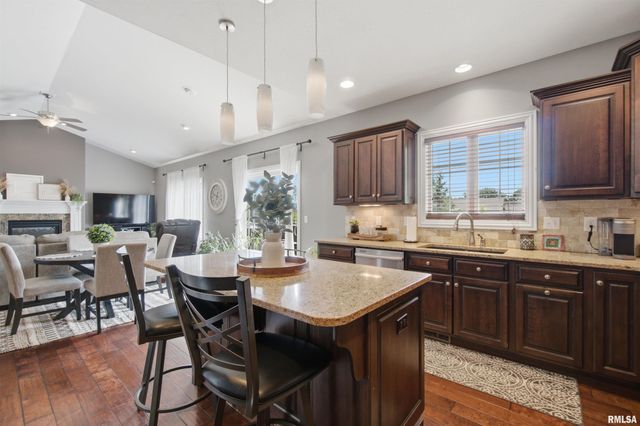 2612 W Lake Pointe Terrace, Peoria, IL 61614