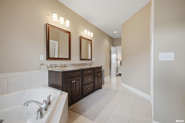 2612 W Lake Pointe Terrace, Peoria, IL 61614